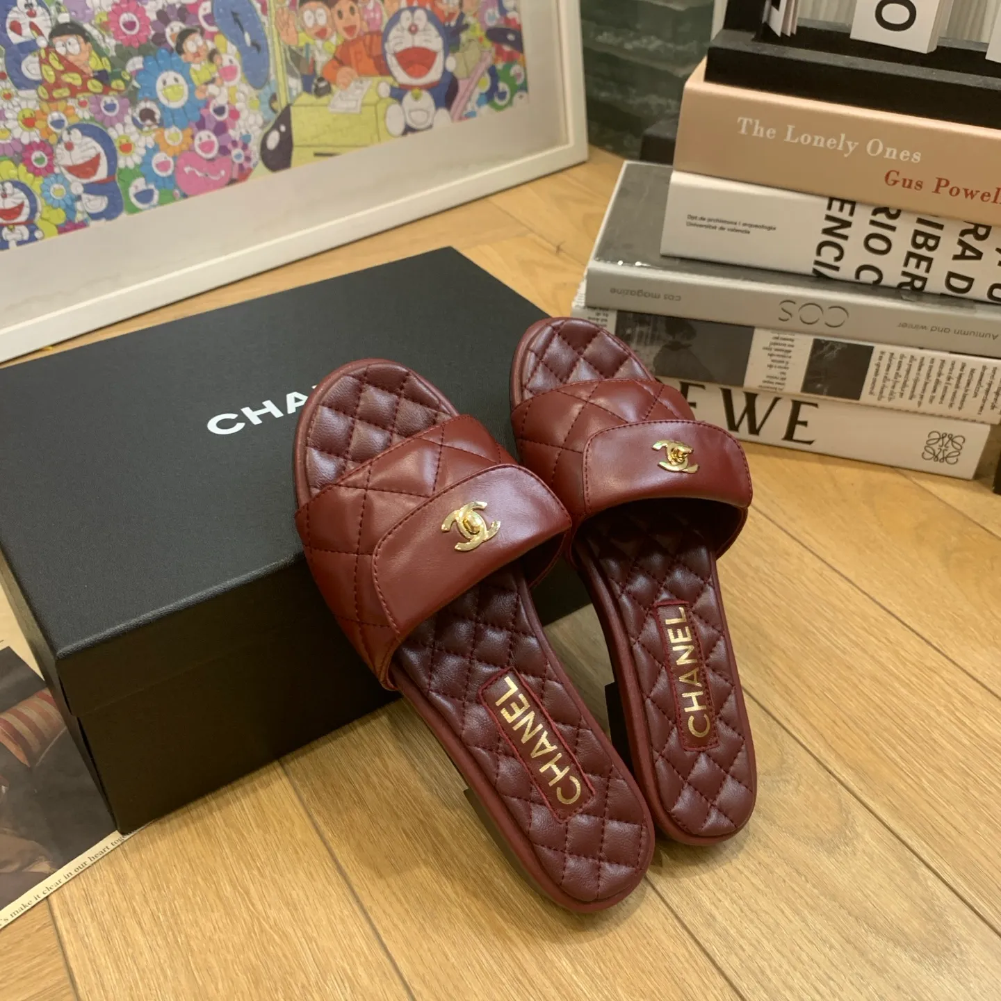 👟👟Ex-factory price 500👟👟 🍀Chanel Xiaoxiang 25ss new lazy slippers, versatile and slimming model, a slipper with great appearance, perfect with any combination! Lazy slippers are worth recommending. Calfskin upper, mixed sheepskin lining, Italian genuine leather outsole. Size: 35-41 (40 and 41 customized, non-refundable) 👉